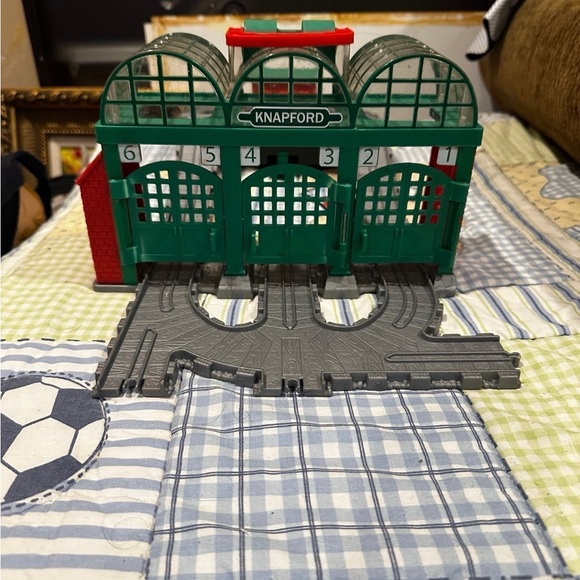 Thomas and friends Knapford Station Fold & Play Playset - Picture 4 of 12
